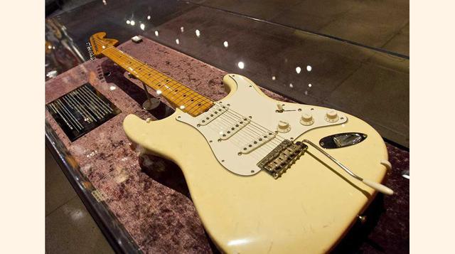 1968 Fender Stratocaster: US$ 2 millones. La guitarra más icónica de Jimi Hendrix, inmortalizada en la filmación del festival de Woodstock en 1969. Otra de las adquisiciones de Paul Allen para Experience Music Project.