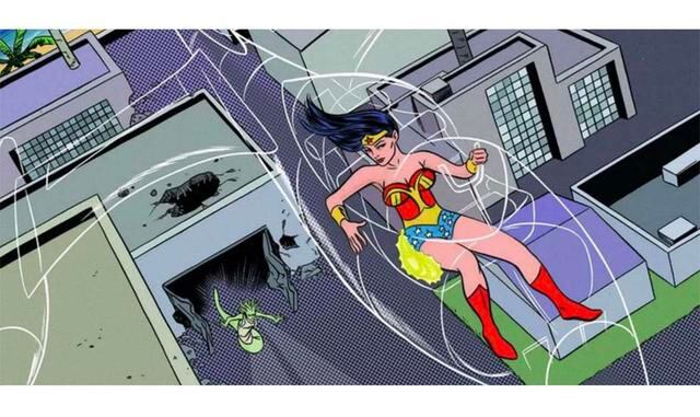 Wonder Woman conduce un avión invisible para evitar recibir impactos de bala; recuérdese que la historieta debutó en plena Segunda Guerra Mundial. El avión apareció en una historia de enero de 1942 y fue fabricado con tecnología de las Amazonas. Este vehí