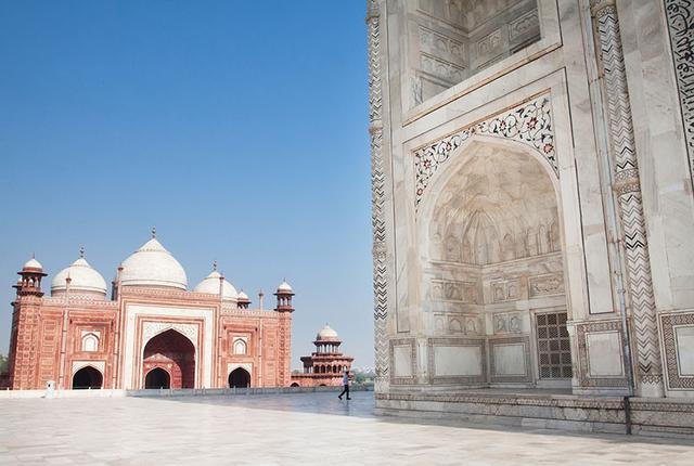 FOTO 5 | Cuenta la leyenda que, terminada la construcción, en 1653, el emperador cegó y amputó las manos a los arquitectos y artífices que trabajaron en el monumento, para que nada pudiera opacar la majestuosidad del Taj Mahal. (Foto:Dkart, istock)