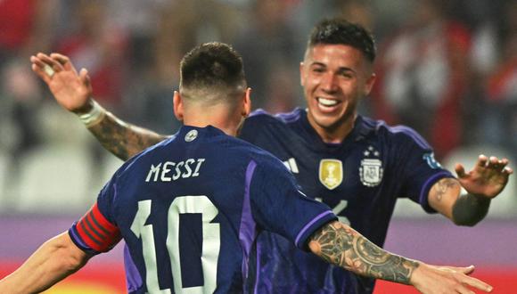 Argentina no pierde el paso en las Eliminatorias Sudamericanas luego de derrotar por 2-0 a Perú en el Estadio Nacional de Lima. (Foto: AFP)