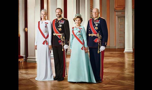 FOTO 6 | Harald V y familia, Noruega. El estado otorga a la familia real 26.6 millones de euros para que se distribuyan al mantenimiento de los bienes reales. Las residencias de la monarquía están abiertas al público por voluntad de la familia real. (Foto