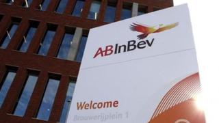 Moody's rebaja calificación de AB InBev por enorme deuda