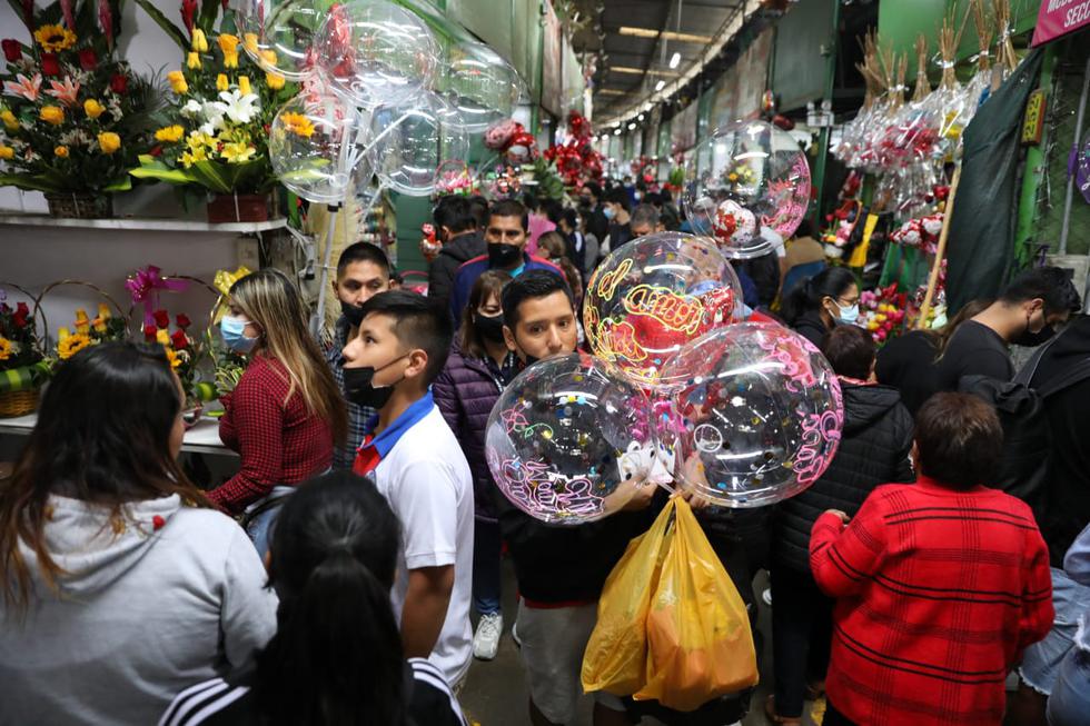 Día de la Madre | Personas hacen compras de último minuto en el mercado de Flores  por el Día de la Madre en el Rímac: “Es un día especial” | FOTOS |