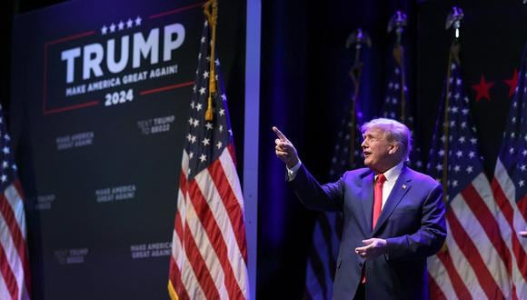 El expresidente estadounidense Donald Trump llega para un evento en el Teatro Adler en Davenport, Iowa, el 13 de marzo de 2023. (Foto de SCOTT OLSON / AFP)