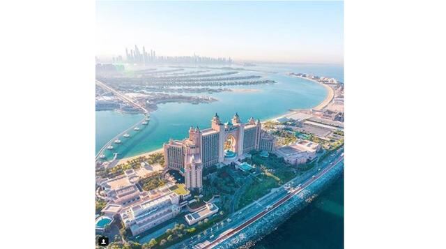 2. Atlantis, the Palm, Dubai. Como si con sus 113 acres (poco menos de 46 hectáreas) Atlantis no fuera ya suficientemente grande, dará lugar a un resort hermano denominado The Royal Atlantis el próximo año con 44 pisos y 800 habitaciones. La joya de la co