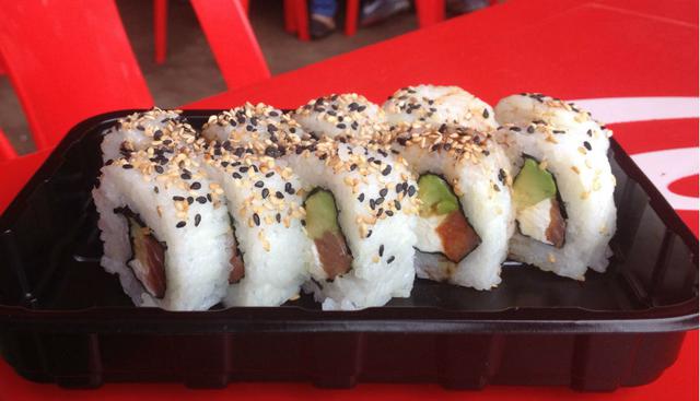 2. Inka Maki: Edo también presenta este delicioso maki dulce de queso crema, salmón ahumado y palta, acompañado por ajonjolí y salsa de anguila. (Foto: Stephanie Stanbury)
