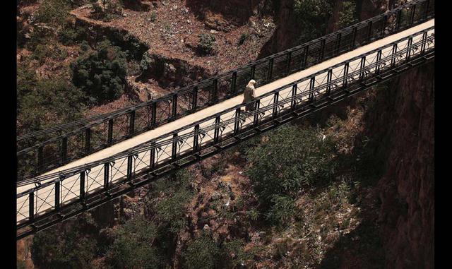 FOTO 22 | PUENTES – ARGELIA. Además de estas vías, las autoridades no permiten fotos de embalses u objetivos militares. (Foto: msn.com)