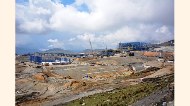 4. Las Bambas, también peruana, tiene una producción superior a las 400,000 toneladas. En el 2014, cuando era proyecto, el consorcio asiático MMG liderado por Minmetals lo compró en US$ 5,800 millones a Glencore.