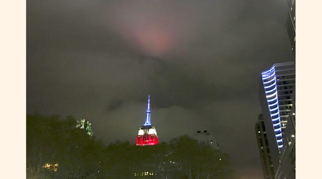 El Edificio del Empire State está iluminado con los colores rojo, blanco y azul. (Foto: Reuters)