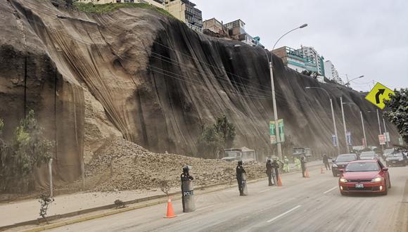 El pasado 8 de agosto se registró un derrumbe de tierra y piedras en un sector del acantilado de la Costa Verde. (Foto: GEC)