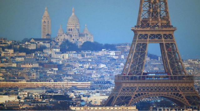 Dos años, dos meses y cinco días. Este fue el tiempo que se tardó en levantar la estructura. Para ello, se necesitaron cerca de 250  obreros que trabajaron durante ese tiempo. Sin embargo, su constructor recibió  las críticas de los artistas que veían est