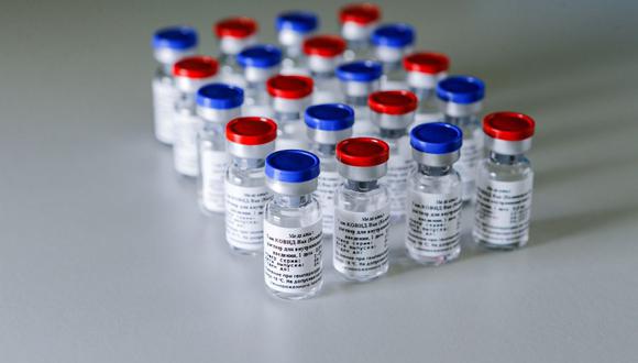 Esta fotografía tomada el 6 de agosto de 2020 y proporcionada por el Fondo de Inversión Directa de Rusia muestra la vacuna contra la enfermedad del coronavirus, desarrollada por el Instituto de Investigación de Epidemiología y Microbiología de Gamaleya. (Foto. AFP).
