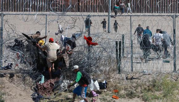 La polémica legislación antiinmigrante se propuso en diciembre pasado por el gobernador de Texas, Greg Abbott, quien también colocó una cerca de púas en la frontera con México que se niega a quitar, en una creciente escalada de tensión diplomática.  (Foto: EFE)