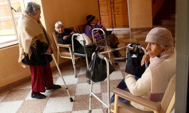 FOTO 4 | Personal vinculado a instituciones de tutela y asilos.