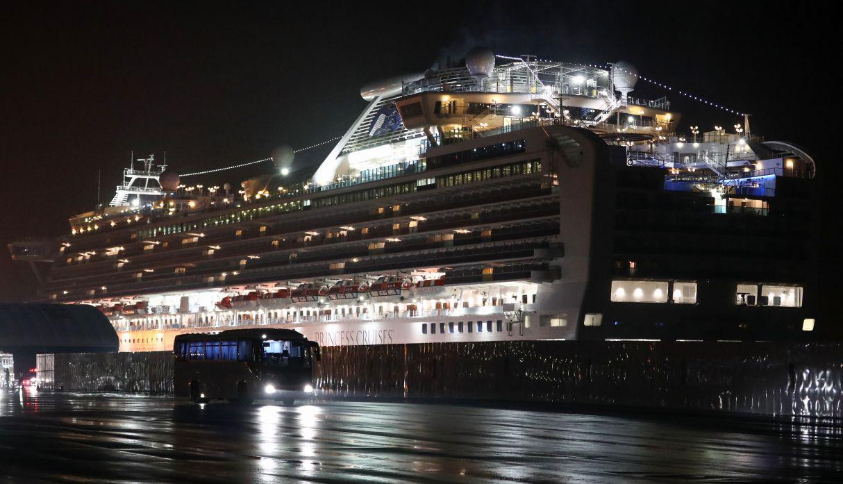 "(Los peruanos) Se encuentran afortunadamente bien. No tenemos ninguna noticia negativa. De los nueve, ninguno ha contraído la infección”, sostuvo el embajador peruano en Japón. (AFP).