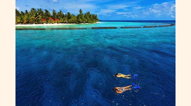 Kurumba Maldives, Vihamanafushi, Atolón norte de Malé, Atolón Kaafu. “Romántico. Hermoso. Paradisíaco. No encuentro las palabras adecuadas para describir lo hermoso que era el lugar. La playa, el cielo, la arena. ¡Increíble!”