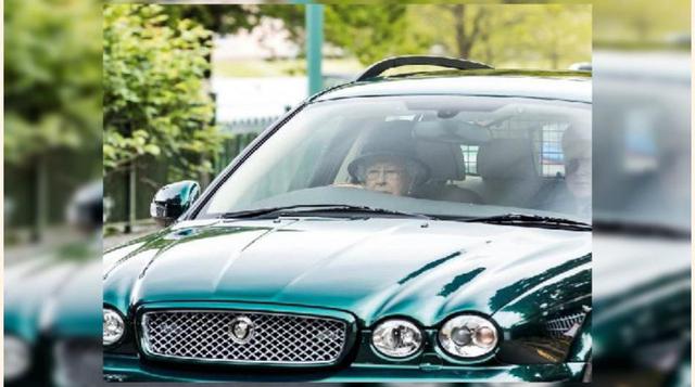 Jaguar X-Type, la monarca de 91 años es la única persona en todo Reino Unido a la que permiten conducir sin carnet. Aprendió a conducir cuando estaba en el Servicio Territorial Auxiliar de Mujeres durante la segunda Guerra Mundial. Land Rover y Jaguar son