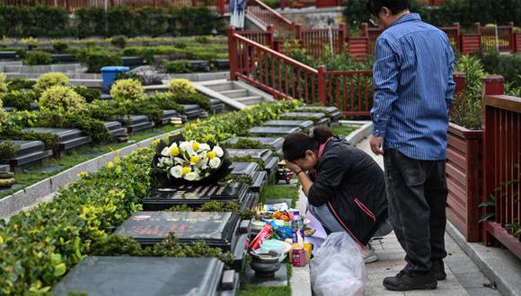 Ciudadanos chinos sufren la partida de sus familiares. Foto: AFP