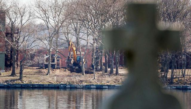 Fotografía del 7 de abril de 2020 de Hart Island, ubicada frente a la costa del Bronx en Nueva York. (EFE/EPA/JUSTIN LANE).
