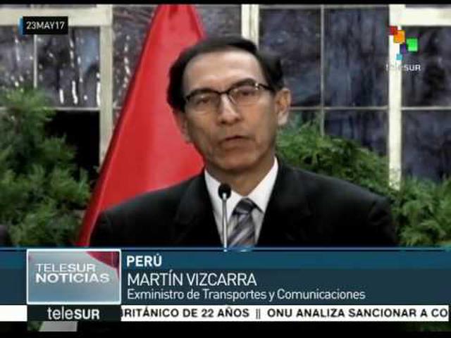 Foto 30: “Lo hago porque siempre he priorizado el interés del Perú en todas mis decisiones, es oportuno después de desempeñar este cargo de ministro desde el 28 de julio del año pasado que ahora dé esa responsabilidad a otra persona. He trabajado estos casi 10 meses con mucha responsabilidad y entrega, pero principalmente con honestidad y eso le consta a las autoridades regionales”, declaró Vizcarra tras su renuncia.