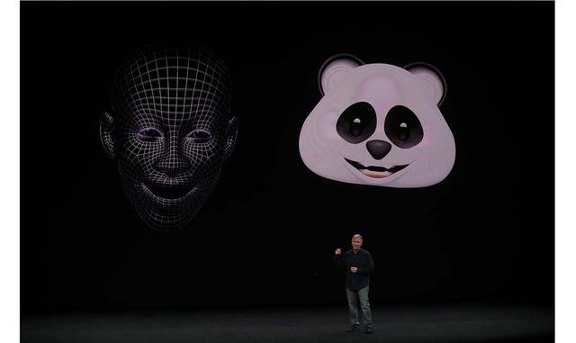 FOTO 5 | 3. Animojis, el caramelo para  fans. Los emojis animados que han aterrizado en el iPhone X de la mano de iOS 11. Por lo que sabemos sólo están disponible para este móvil, mientras que los demás tendrán que esperar. Es uno de los detalles menores 