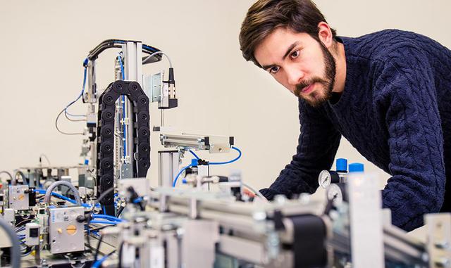 7)  Dada su formación en mejora continua desde cualquier área de la empresa puede llevar los procesos y operaciones a un estadio de mayor eficiencia.