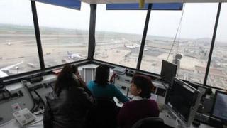 Huelga de controladores aéreos causa retraso en los vuelos
