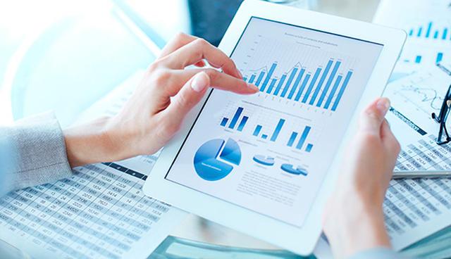 FOTO 3 | Temporalidad. Dice Sanagustín que él no es de los que intentan subirse a un tren, sino que trata de subirse a todos. Así es que, valiéndose de la estructura de ventas tan personal que ya había configurado con Arelux fundó luego todobiomasa , para la venta e instalación de estufas y calderas de biomasa y complementos de energías renovables. La lección es la siguiente: “cómo un producto que encaja perfectamente en tu estructura de ventas, puede desconfigurar todos tus procesos simplemente por la temporalidad. Hay que conocer muy bien tus productos tanto a nivel técnico como a nivel de cómo encaja en tu estructura”.