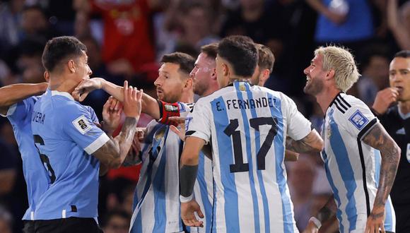 La Selección de Argentina decepcionó en La Bombonera tras perder 2-0 ante su similar de Uruguay. (Foto: AFP)