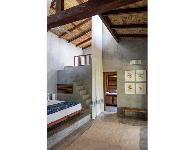 FOTO 8 | Jalakara, Islas Andaman
Fue abrir sus puertas, las puertas de la jungla, y dispararse los piropos. Clamor general y bocas abiertas ante uno de los mejores y más bellos ejemplos del ‘lujo descalzo’. Con tres habitaciones, tres suites y una villa privada atendidas por catorce personas, en Jalakara presumen de no tener menú de almohadas, de preferir el JOMO al wifi y de estar perdidos en el Índico. Literal: para llegar debes volar hasta Port Blair (directo desde Delhi o Bangalore), tomar un ferry (90 minutos) hasta Havelock... y arrancar tu scooter. LO + HOT Marko Hill, propietario, se encarga de la cocina: pescados, currys y desayunos con pan recién hecho.