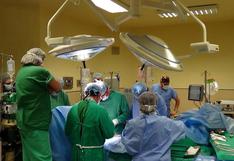 Fallece paciente que recibió primer trasplante de riñón de cerdo 