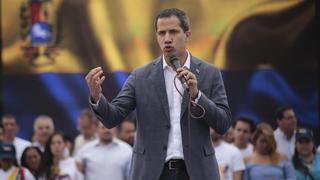 Juan Guaidó tira una moneda al aire y le sale cruz