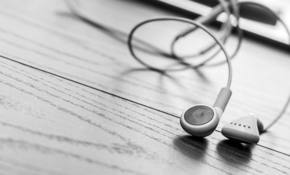 Escuchar música en el trabajo aumenta la productividad. (Foto: Shutterstock)