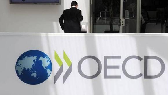 “La fuerte respuesta de la política fiscal y monetaria logró evitar una contracción económica más aguda” en Brasil, se felicita la OCDE en su informe.