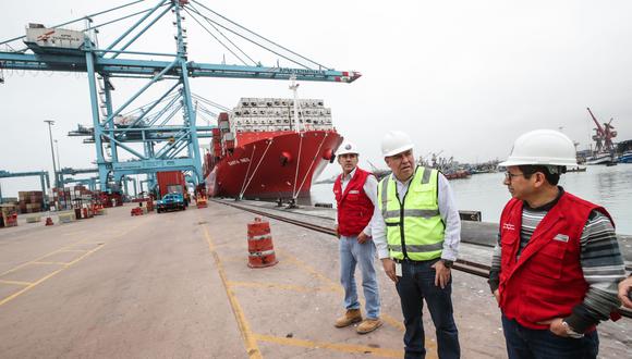 El ministro de Transportes, Edmer Trujillo, visitó los terminales norte y sur del puerto del Callao. (Foto: Difusión)