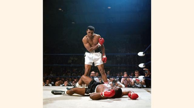 Muhammad Ali vs. Sonny Liston - Mayo 25, 1965. En su pelea de revancha por el título mundial Ali derrotó a Liston por &quot;knockout&quot; durante el primer asalto. (Foto: Learni)