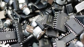 Escasez mundial de chips se extendería al mercado del aluminio