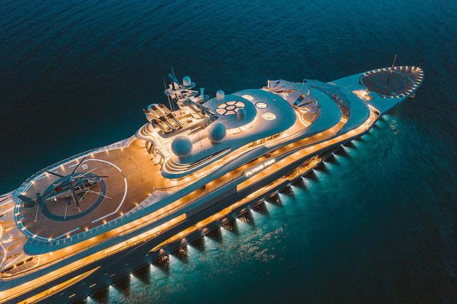 La construcción del Flying Fox, que cuenta con un casco de acero y una superestructura de aluminio, costó U$ 400 millones. (Foto: Super Yacht Times)