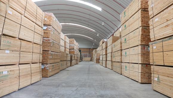 La compañía cuenta con una planta de fabricación de parihuelas y embalajes en Lurín con capacidad de 90,000 palets mensuales y un almacén con espacio para unos 16,000 metros cúbicos de madera, equivalentes a 460 contenedores de madera, aproximadamente.