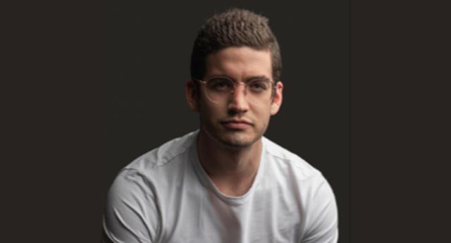 FOTO 5 | 5. Rorro Echavez
Si buscas mejorar en lo espiritual, emocional y profesional, el podcast de Rorro Echavez es para ti. Con episodios como: “¿Por qué los hombres somos infieles?”, “Relaciones”, “Eso que te quiebra el corazón”, Rorro comparte reflexiones  y conversaciones que te harán crecer como persona y profundizar en temas muy personales. Cada lunes lanza un nuevo episodio y lo puedes escuchar por Spotify o itunes.