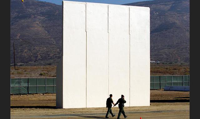 FOTO 1 | &quot;Está demostrado que los muros fronterizos son una parte extremadamente efectiva de nuestra estrategia de seguridad para prevenir la migración ilegal de personas y drogas&quot;, dijo Ron Vitiello, comisionado adjunto de la Oficina de Aduanas