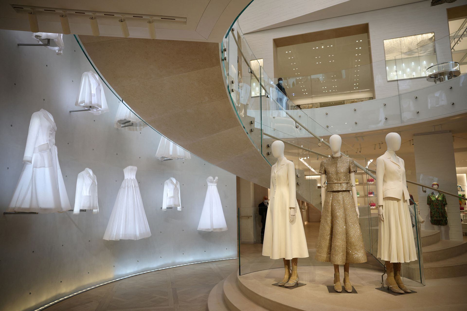 Dior opens the largest fashion museum in Paris and reopens its commercial temple