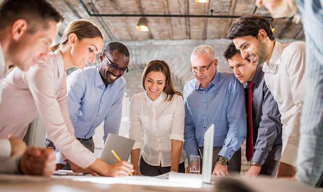 FOTO 6 | El 5% de trabajadores felices basan su respuesta en que su trabajo les permite viajar y conocer diferentes lugares. (Foto: Internet)