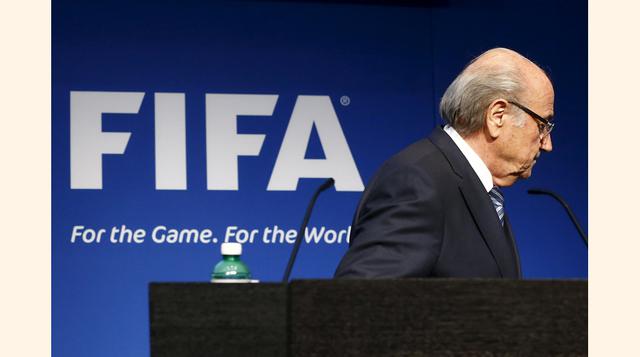 Blatter, quien en julio dijo que estaba seguro de que "iría al cielo algún día", prometió seguir luchando. "Pelearé hasta el 26 de febrero. Por mí. Por la FIFA. Estoy convencido de que las malas intenciones serán destapadas y lo bueno preva