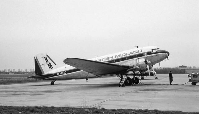 FOTO 7 | British Midland comenzó a operar con modelos DC-3 antes de usar aviones de pasajeros. El DC-3 era anteriormente un avión militar. (Foto: The History Press)
