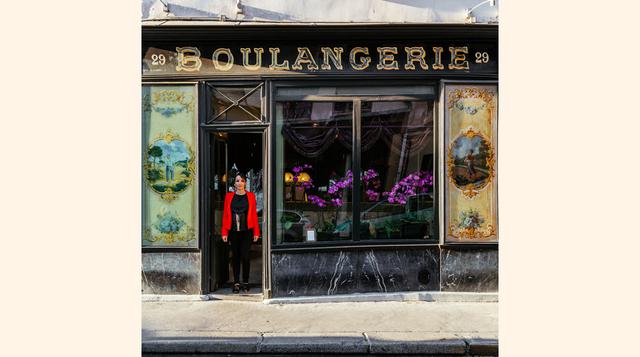 Hotel du Petit Moulin. “La gente se confunde por el letrero de panadería y cuando entra se queda perpleja”, explica Vanessa Jacquiot, responsable de ventas y marketing del hotel, que abrió en 2005 en un edificio histórico del siglo 17, donde surgió la pri