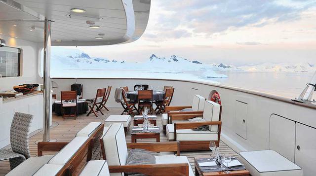 Cena al aire libre: La embarcación también cuenta con una cubierta comedor para cenar al aire libre (¡vaya abrigado!) acondicionado con una cocina abierta, parrilla y una estación de Teppanyaki. (Foto: David De Vleeschauwe/Bloomberg)