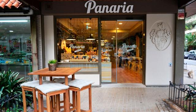FOTO 4  | 4. Panaria. La franquicia de panaderías-cafeterías premium protagonizaba en 2014 uno de los principales movimientos del ejercicio en el mercado de la restauración. Primero, con la adquisición de la marca Charlotte Café y, posteriormente, con la unión a Compañía del Trópico para formar una nueva sociedad denominada Compañía del Trópico del Café y Té, que agrupa 240 establecimientos. En 2017, además, materializó la compra de la cadena de panaderías madrileña Uvepan. “Como consecuencia, se ha creado el mayor grupo nacional del sector de la cafetería y casual dinning”, señalan desde la central.   
20 metros cuadrados es el mínimo que exige la central para la apertura de nuevos locales. (Foto: restaurantes.com)