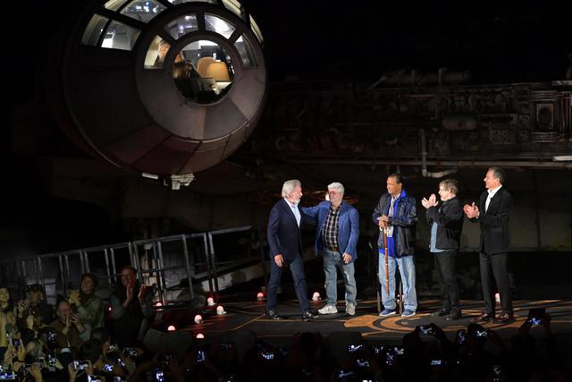 Harrison Ford, George Lucas, Billy Dee Williams, Mark Hamill y Bob Iger asistieron a la inauguración de "Star Wars: Galaxy's Edge" (Foto: AFP)