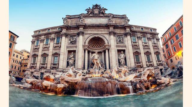 En la Fontana Di Trevi se cree que arrojar monedas a la fuente traerá buena suerte. (Foto: istock)